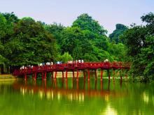 red_bridge_hoan_kiem_lake_hanoi_t